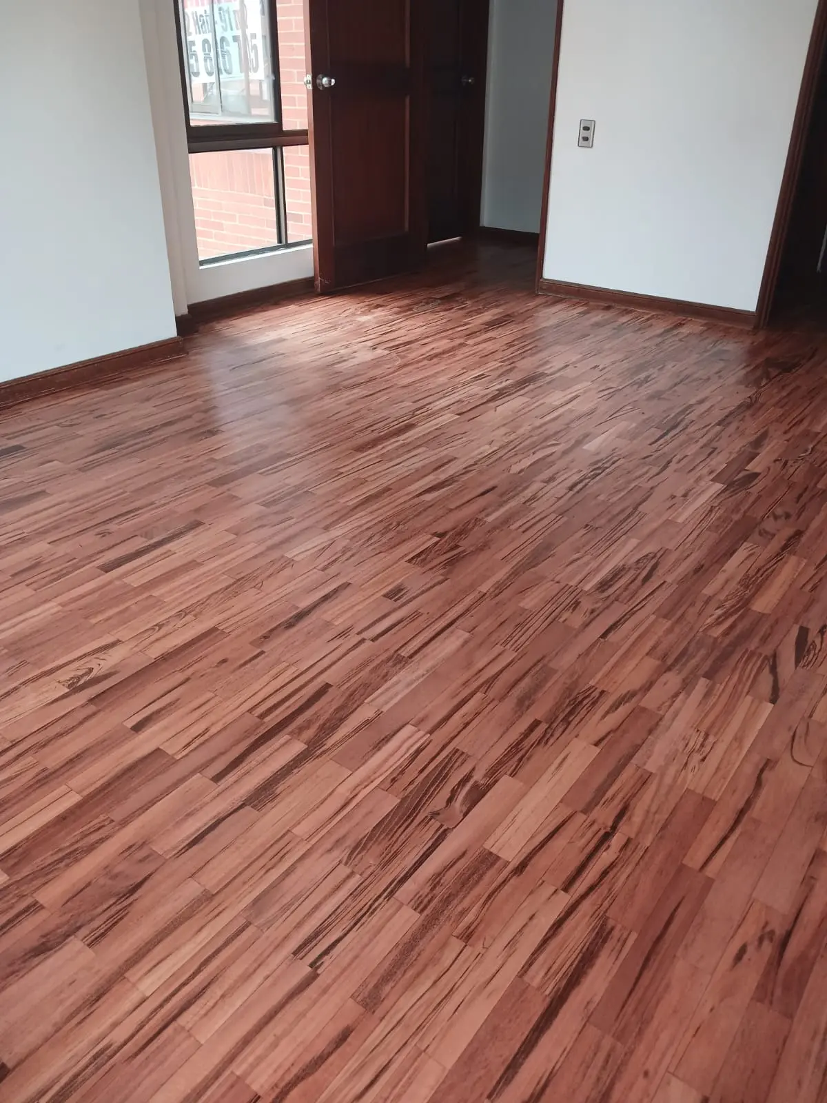 Trabajo de Instalación de Pisos - Ober Avila